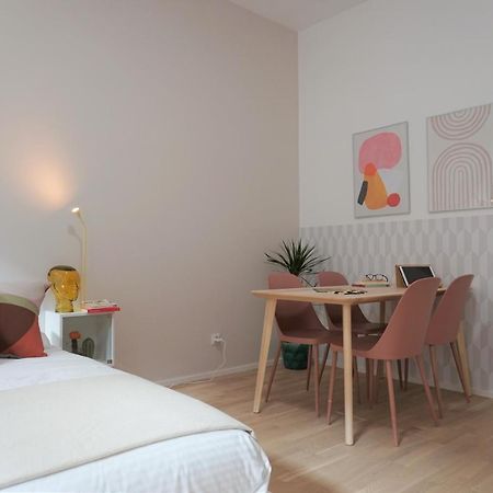 Modern 2Br Apartments - Full Kitchen - Schoenbrunn Area - 15 Mins To City Center Vienna Esterno foto