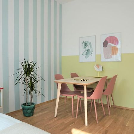 Modern 2Br Apartments - Full Kitchen - Schoenbrunn Area - 15 Mins To City Center Vienna Esterno foto
