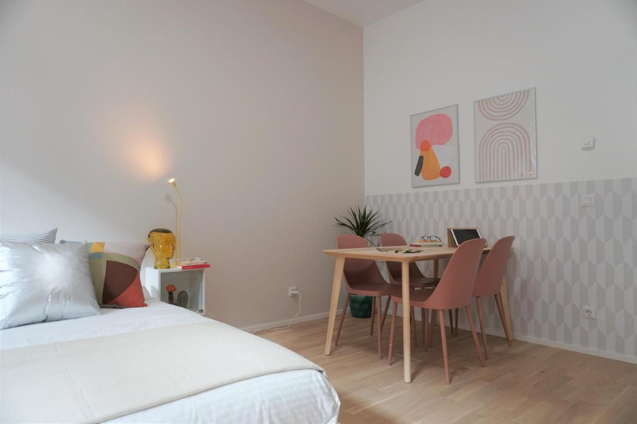Modern 2Br Apartments - Full Kitchen - Schoenbrunn Area - 15 Mins To City Center Vienna Esterno foto