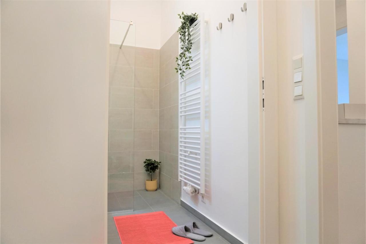 Modern 2Br Apartments - Full Kitchen - Schoenbrunn Area - 15 Mins To City Center Vienna Esterno foto