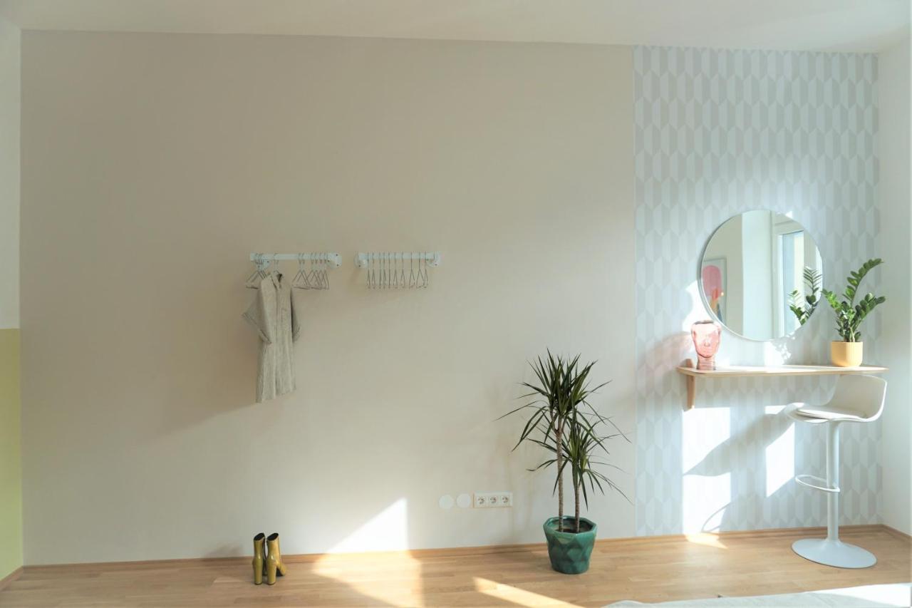 Modern 2Br Apartments - Full Kitchen - Schoenbrunn Area - 15 Mins To City Center Vienna Esterno foto