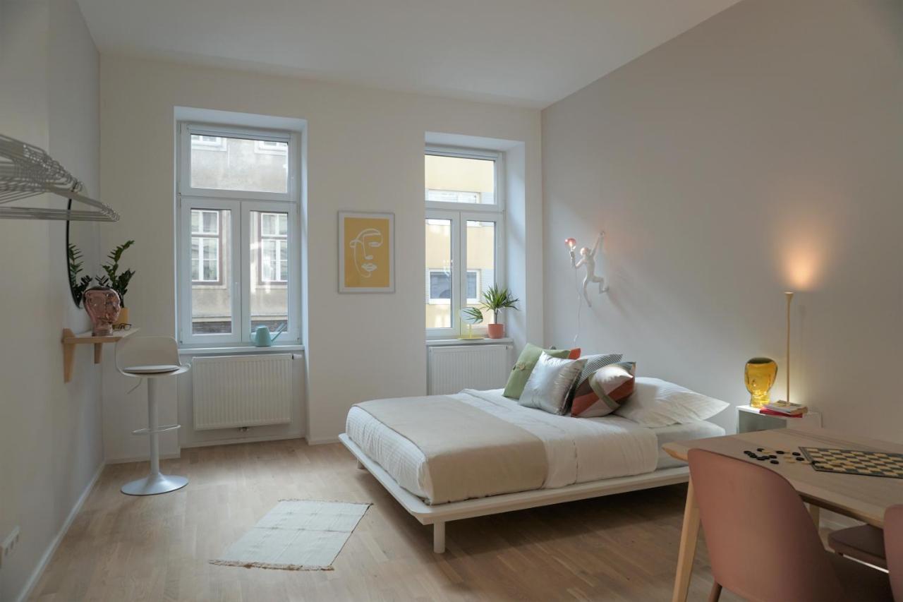Modern 2Br Apartments - Full Kitchen - Schoenbrunn Area - 15 Mins To City Center Vienna Esterno foto