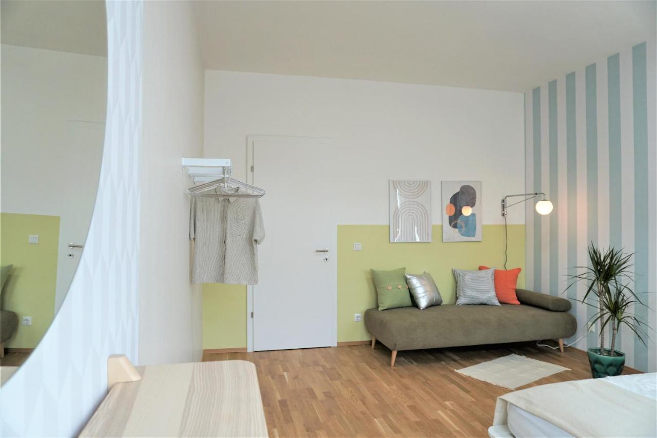 Modern 2Br Apartments - Full Kitchen - Schoenbrunn Area - 15 Mins To City Center Vienna Esterno foto