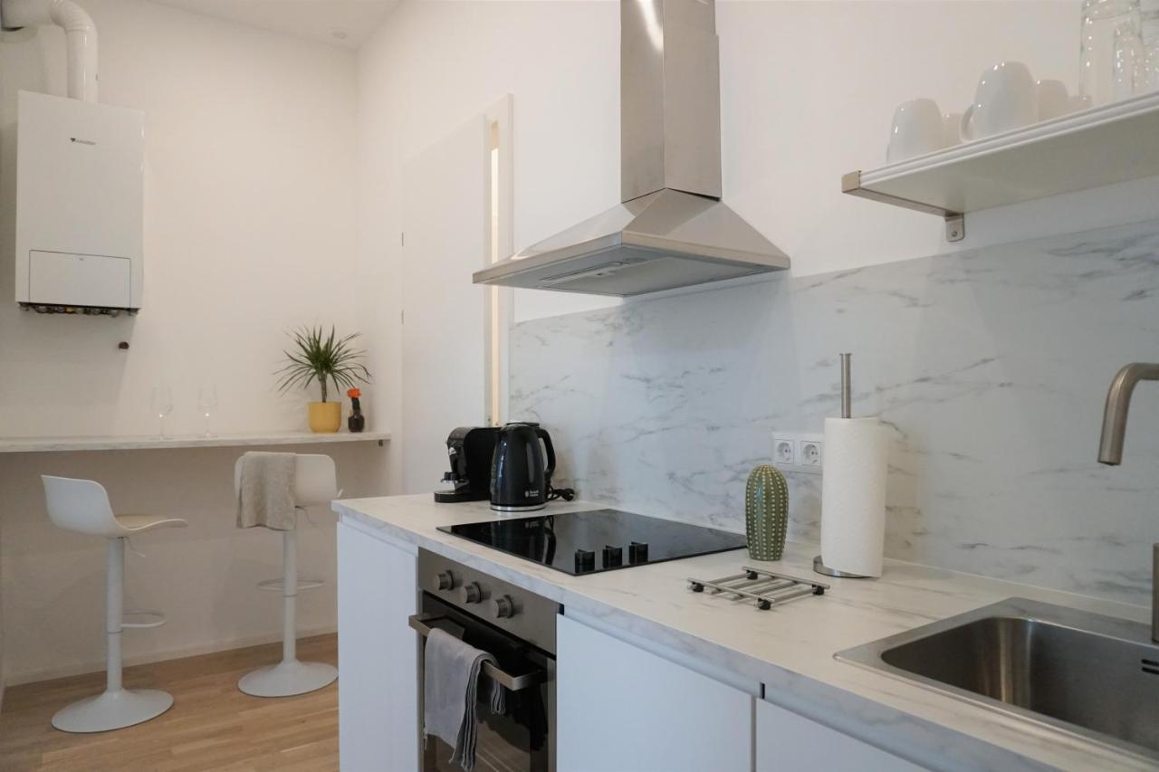 Modern 2Br Apartments - Full Kitchen - Schoenbrunn Area - 15 Mins To City Center Vienna Esterno foto
