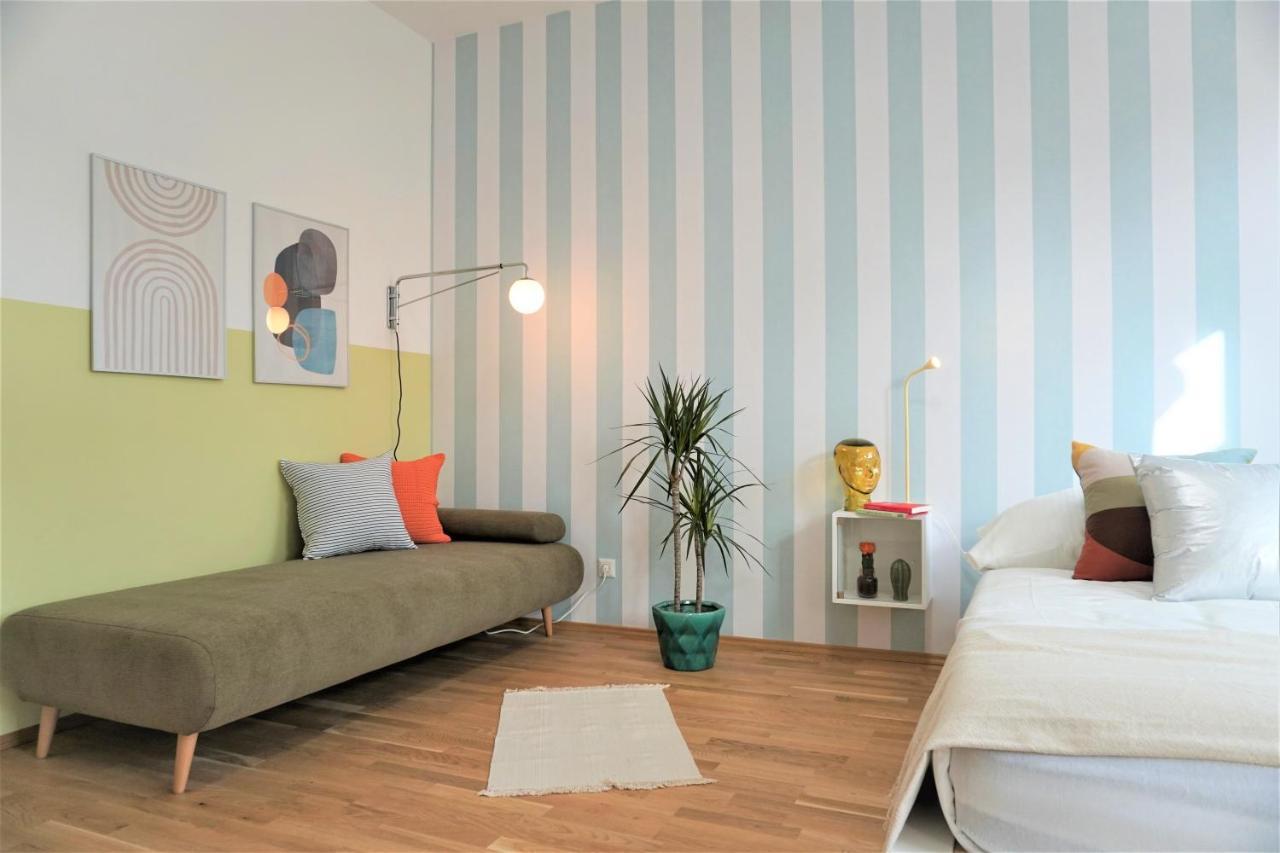 Modern 2Br Apartments - Full Kitchen - Schoenbrunn Area - 15 Mins To City Center Vienna Esterno foto