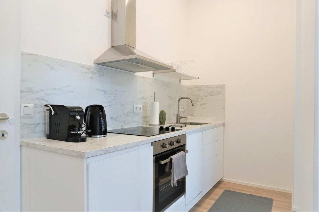 Modern 2Br Apartments - Full Kitchen - Schoenbrunn Area - 15 Mins To City Center Vienna Esterno foto