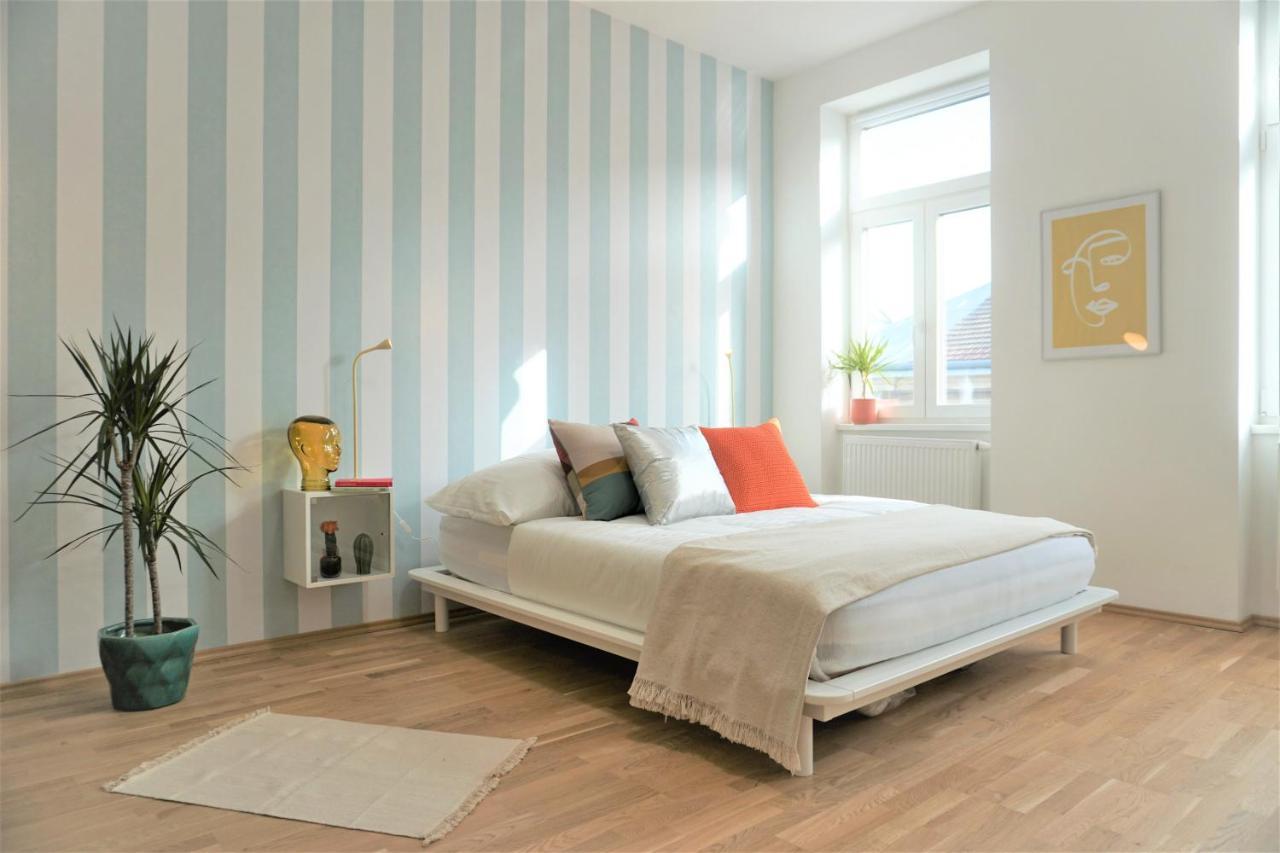 Modern 2Br Apartments - Full Kitchen - Schoenbrunn Area - 15 Mins To City Center Vienna Esterno foto