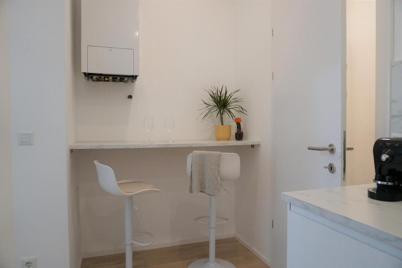 Modern 2Br Apartments - Full Kitchen - Schoenbrunn Area - 15 Mins To City Center Vienna Esterno foto