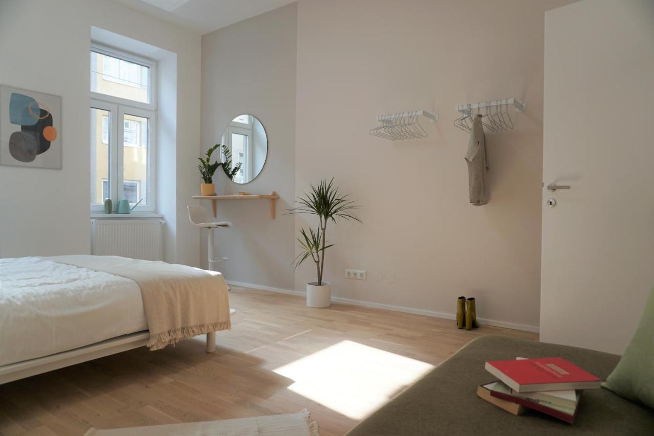 Modern 2Br Apartments - Full Kitchen - Schoenbrunn Area - 15 Mins To City Center Vienna Esterno foto