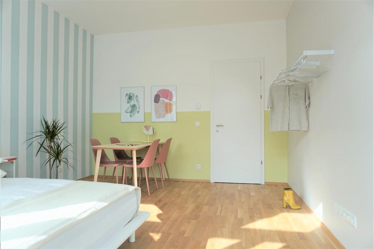 Modern 2Br Apartments - Full Kitchen - Schoenbrunn Area - 15 Mins To City Center Vienna Esterno foto
